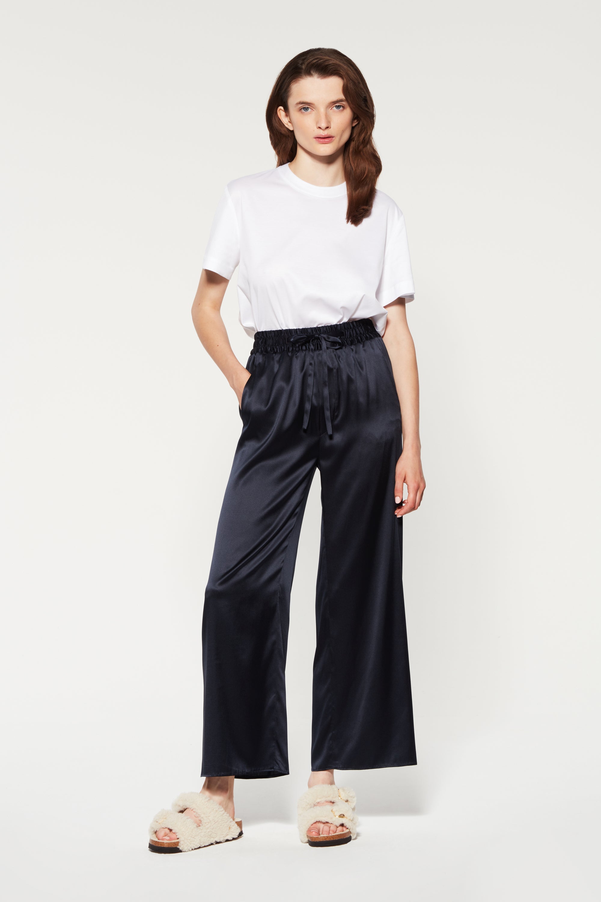 LOUNGEWEAR & TRAVEL